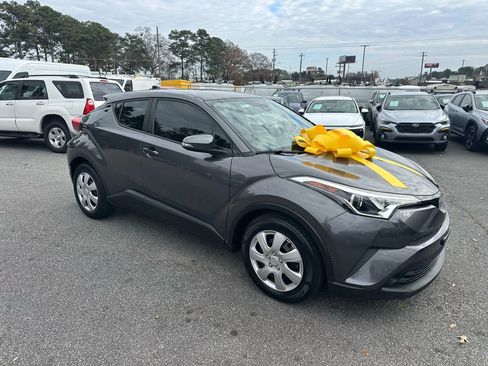 Used 2019 Toyota C-HR LE image 9