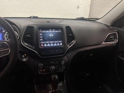 Used 2022 Jeep Cherokee Latitude Lux FWD image 19