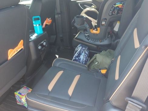 Used 2023 GMC Yukon AT4 image 9