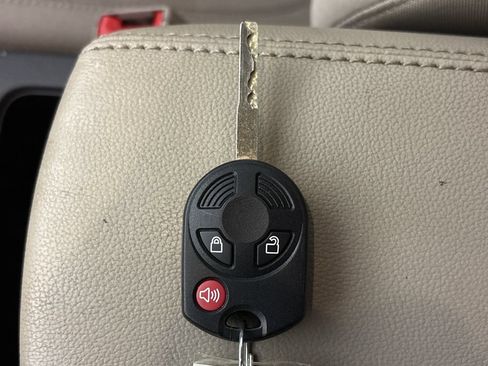 Used 2017 Ford Escape SE FWD image 32