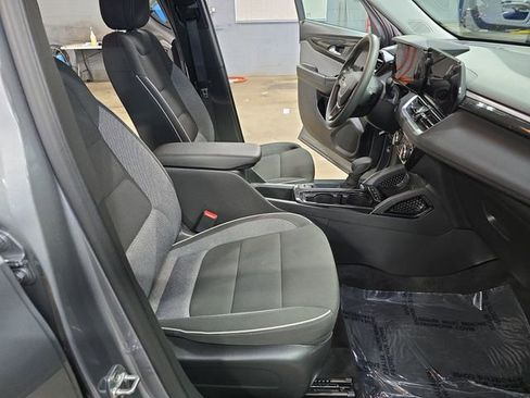 Used 2025 Chevrolet TrailBlazer LT AWD/4WD image 12