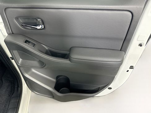 Used 2024 Nissan Frontier SV w/ SV Convenience Package image 27