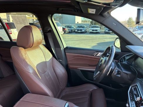 Used 2022 BMW X5 xDrive40i w/ M Sport Package image 11