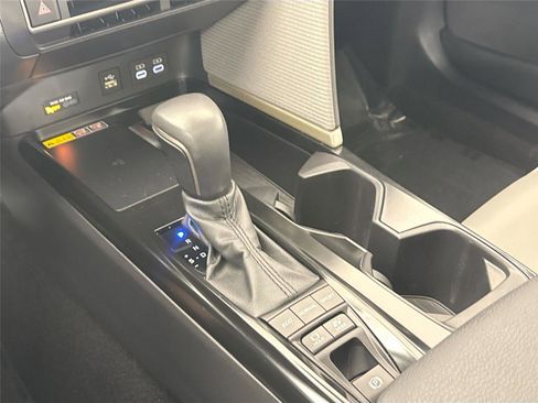 Used 2025 Toyota Camry SE image 28
