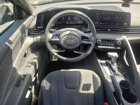 Used 2025 Hyundai Elantra Sport FWD image 9
