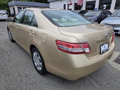 Used 2010 Toyota Camry LE image 5