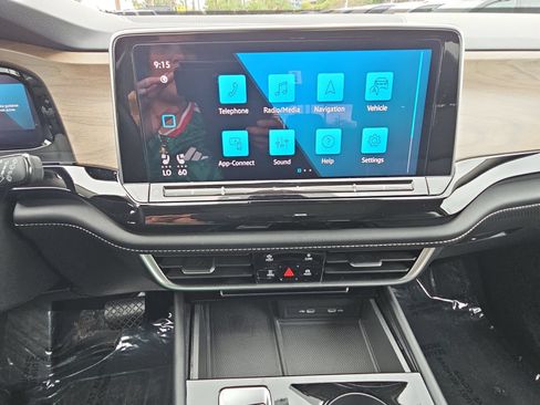 Certified 2024 Volkswagen Atlas SE FWD image 22