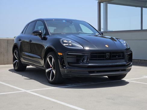 Certified 2023 Porsche Macan S AWD/4WD image 10