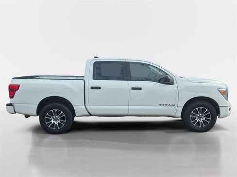 Used 2023 Nissan Titan SV image 3