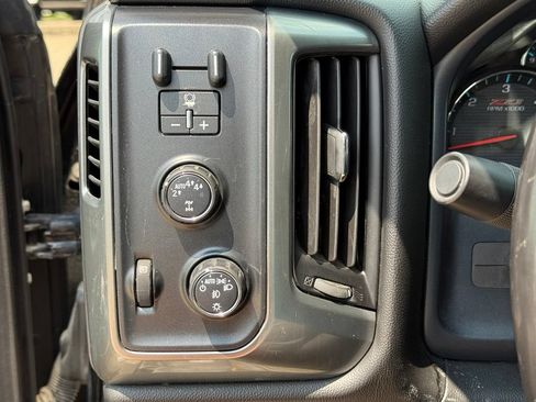 Used 2018 Chevrolet Silverado 1500 LT w/ All Star Edition AWD/4WD image 19