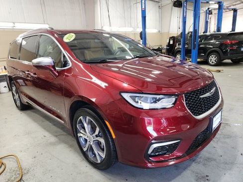Used 2021 Chrysler Pacifica Pinnacle AWD/4WD image 3