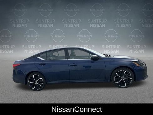 Used 2023 Nissan Altima 2.5 SR w/ SR Premium Package image 8