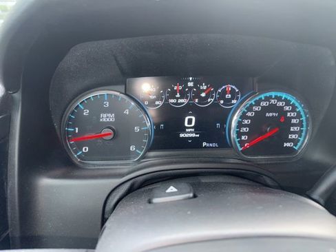 Used 2019 Chevrolet Suburban Premier image 9