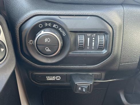Used 2020 Jeep Gladiator Overland AWD/4WD image 17