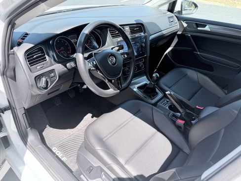 Used 2019 Volkswagen Golf SE FWD image 12
