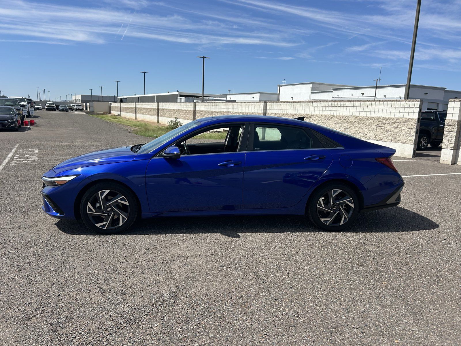Used 2024 Hyundai Elantra Limited FWD image 2