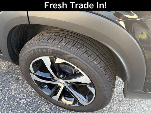 Used 2025 Chevrolet Trax RS w/ Sunroof Package FWD image 6