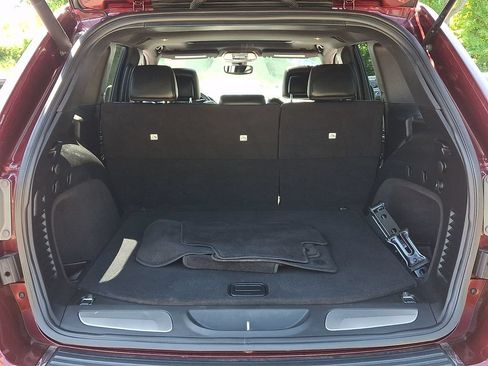 Used 2018 Jeep Grand Cherokee Limited AWD/4WD image 28
