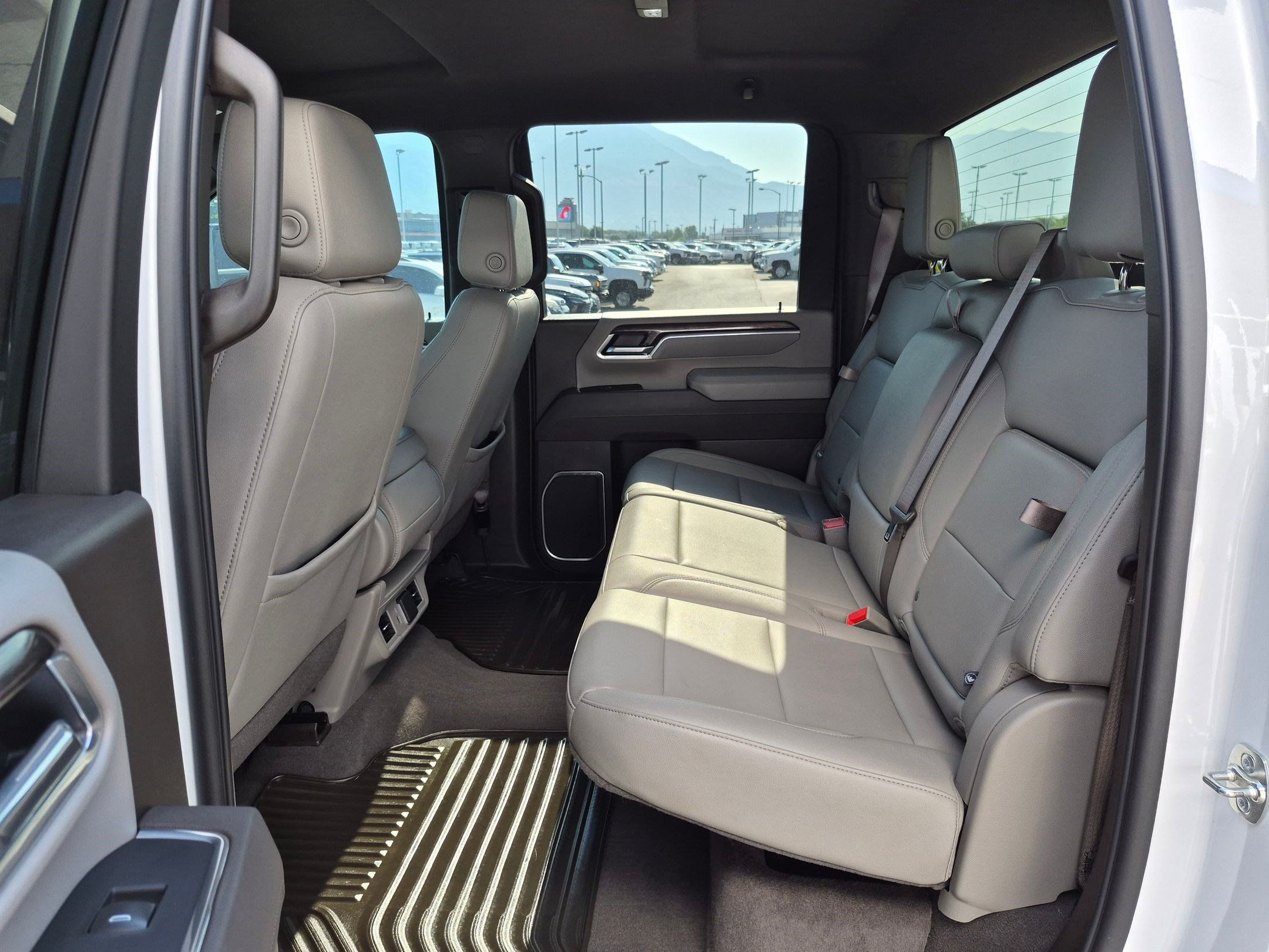 Used 2025 Chevrolet Silverado 3500 LTZ AWD/4WD image 27