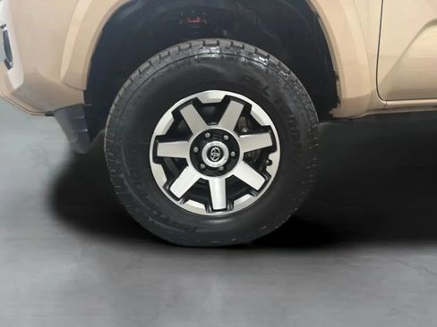 Used 2017 Toyota Tacoma Limited w/ Tow Package RWD image 30