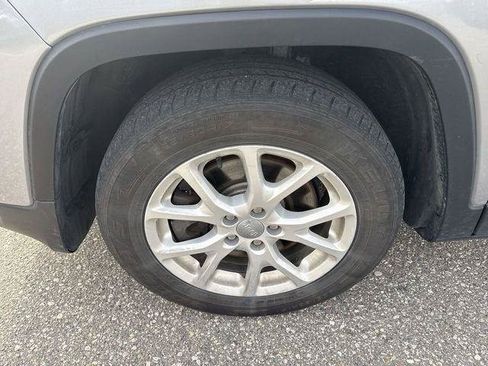 Used 2014 Jeep Cherokee Latitude w/ Comfort/Convenience Group FWD image 8