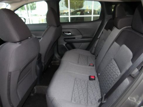 Used 2025 Nissan Kicks SV w/ SV Premium Package image 15