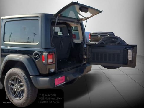 Used 2025 Jeep Wrangler Sport image 28