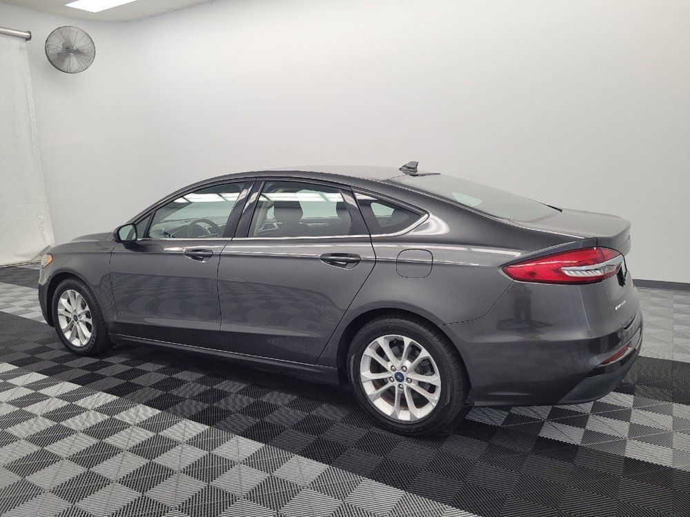 Used 2020 Ford Fusion SE FWD image 3