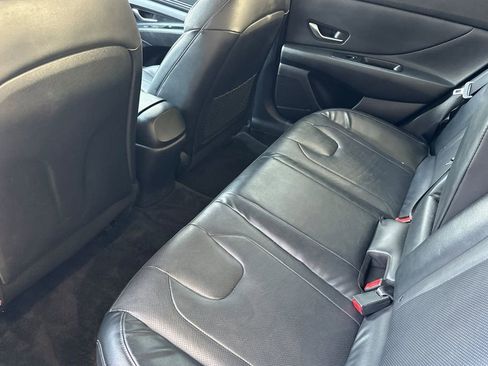 Used 2023 Hyundai Elantra Limited image 12