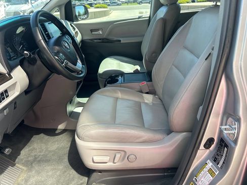 Used 2015 Toyota Sienna XLE Premium AWD/4WD image 10