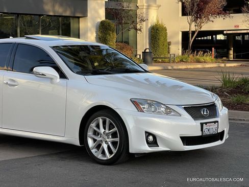 Used 2013 Lexus IS 250 Base 4dr Sedan w/ Premium Pkg Value Edition image 9