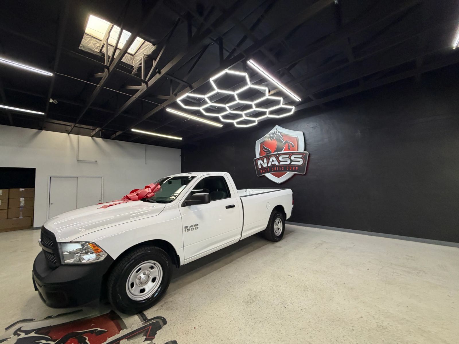 Used 2018 RAM 1500 Express RWD image 2