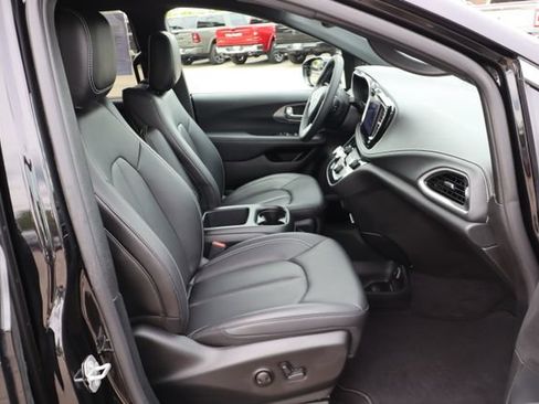 Used 2026 Chrysler Pacifica Select AWD/4WD image 56