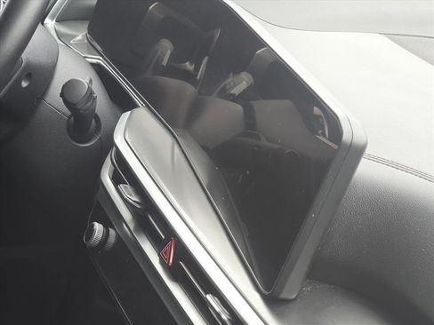 Used 2024 Kia Sorento S image 10