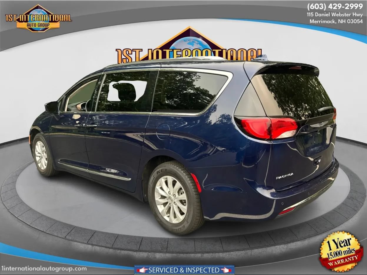 Used 2019 Chrysler Pacifica Touring-L FWD image 6