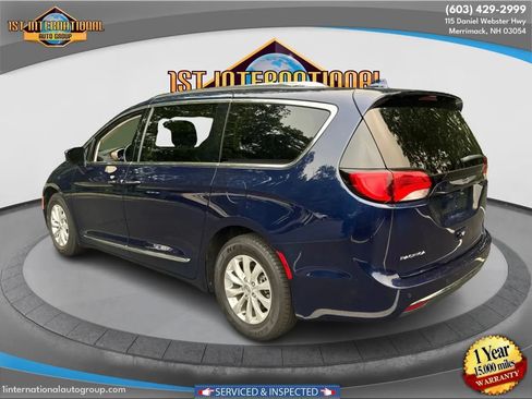 Used 2019 Chrysler Pacifica Touring-L FWD image 6