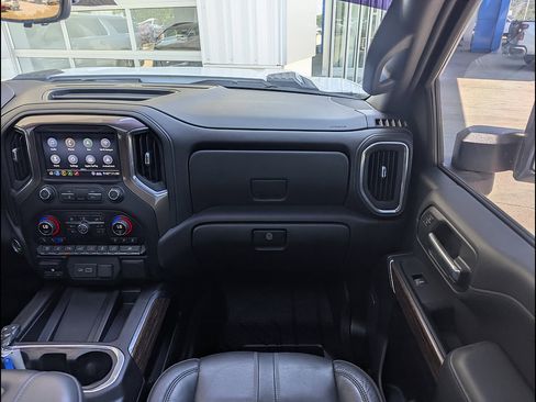 Used 2020 Chevrolet Silverado 2500 High Country w/ Technology Package AWD/4WD image 4