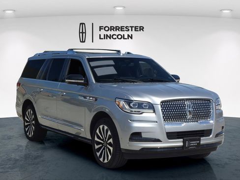 Certified 2023 Lincoln Navigator L Reserve AWD/4WD image 1