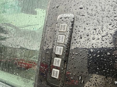 Used 2018 Ford F150 XLT w/ Equipment Group 302A Luxury image 7