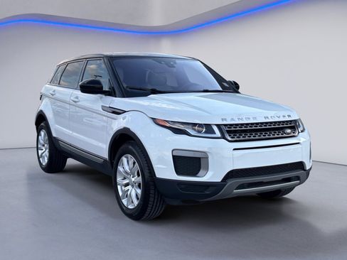Used 2016 Land Rover Range Rover Evoque SE image 4