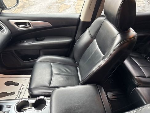 Used 2018 Nissan Pathfinder SL image 17