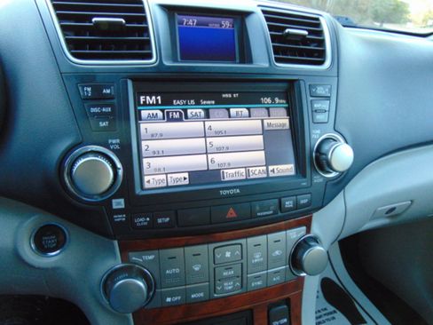 Used 2012 Toyota Highlander Limited w/ Tow Pkg image 11