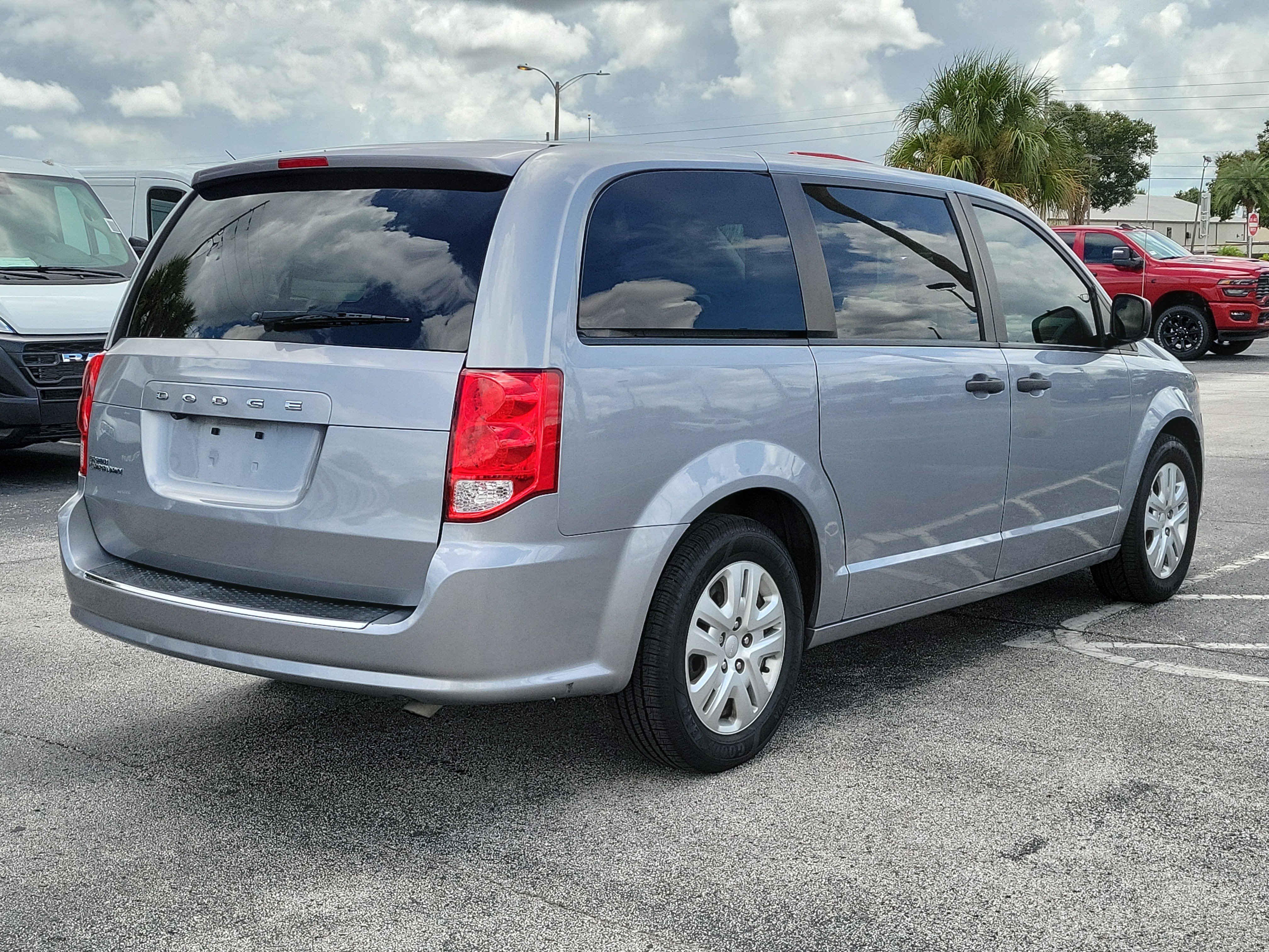 Used 2020 Dodge Grand Caravan SE FWD image 7