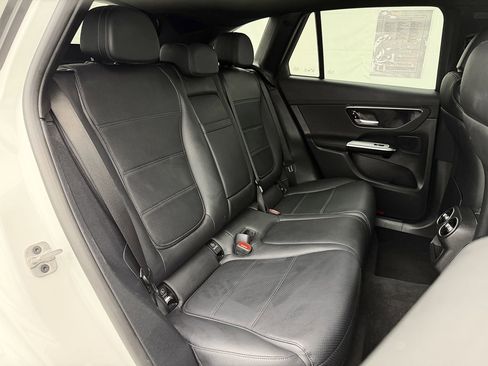 Used 2024 Mercedes-Benz GLC 300 4MATIC image 37