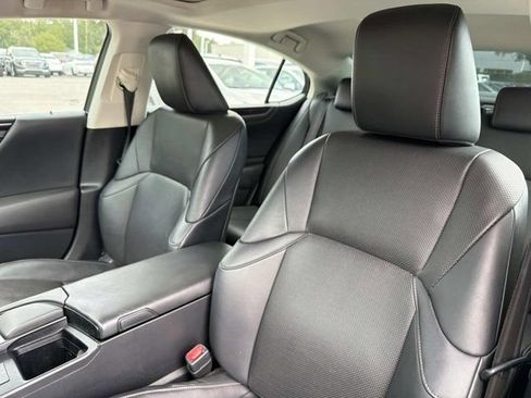 Used 2019 Lexus ES 350 w/ Premium Package FWD image 12