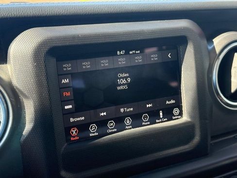 Used 2019 Jeep Wrangler Unlimited Sahara AWD/4WD image 23