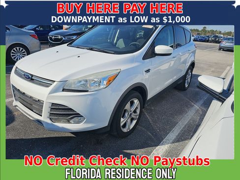 Used 2015 Ford Escape SE image 2