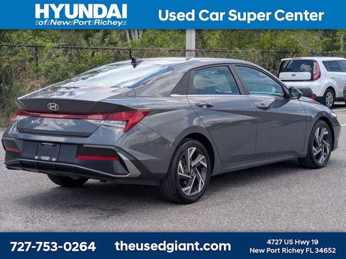 Certified 2024 Hyundai Elantra SEL w/ Convenience Package FWD image 5