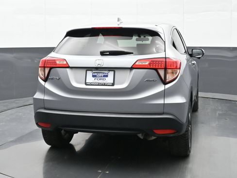 Used 2018 Honda HR-V EX image 3