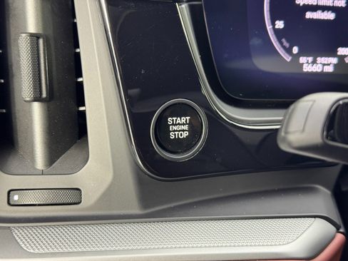 Used 2025 Porsche Cayenne S image 19